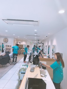 本八幡店、ターコイズブルーに染まるの巻。