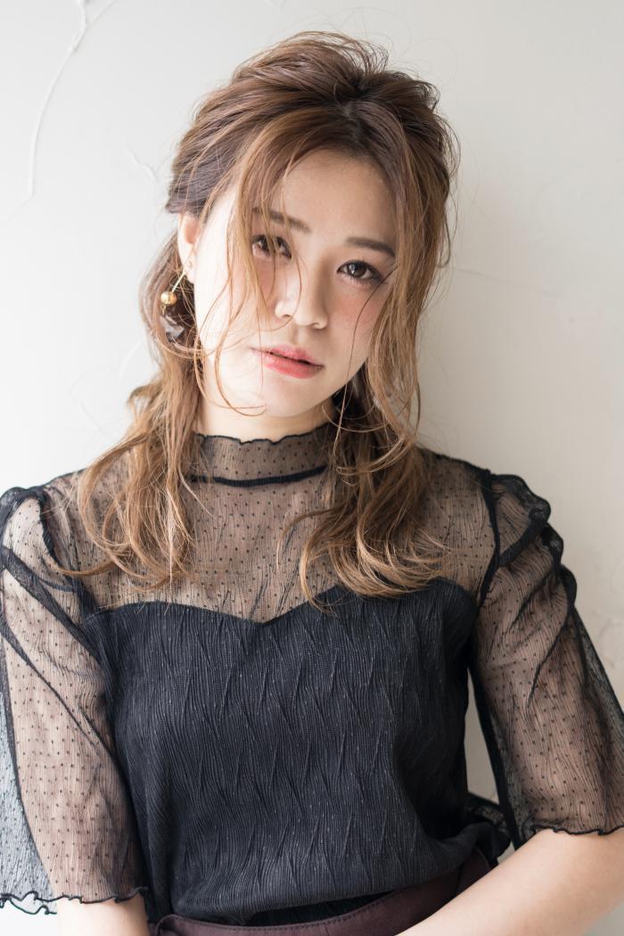 簡単くせ毛風後れ毛のざっくりハーフアップ｜サブ写真②
