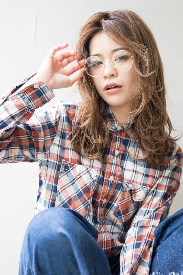 真ん中分けくせ毛風ウェーブセミロング｜サブ写真②