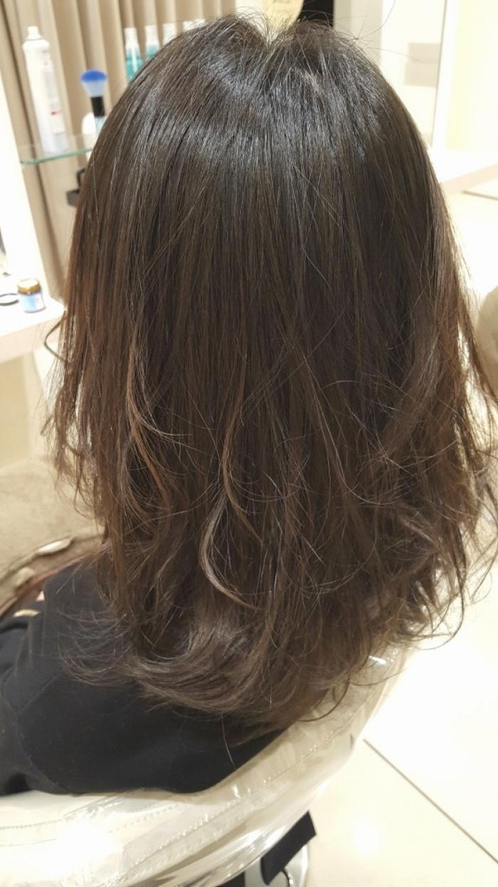 トーンダウンも艶やかに