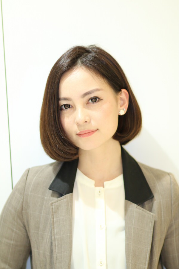 センターパートの大人ボブ