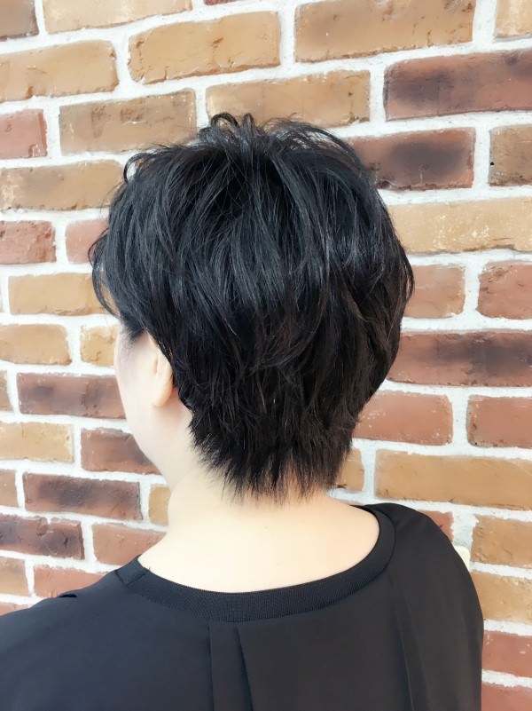 束感のある耳掛けショート
