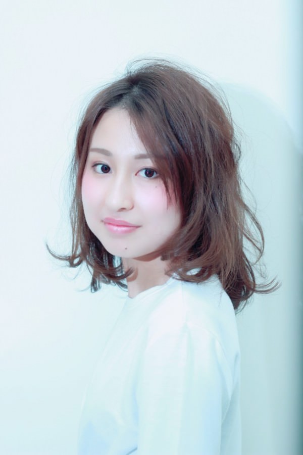 外はねミディアムボブ
