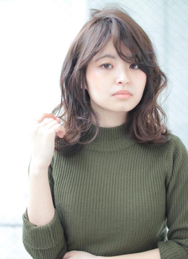 外国人風ふんわりセミディ｜サブ写真②