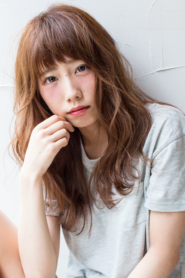 ギザギザ前髪のゆるウェーブロング｜サブ写真②