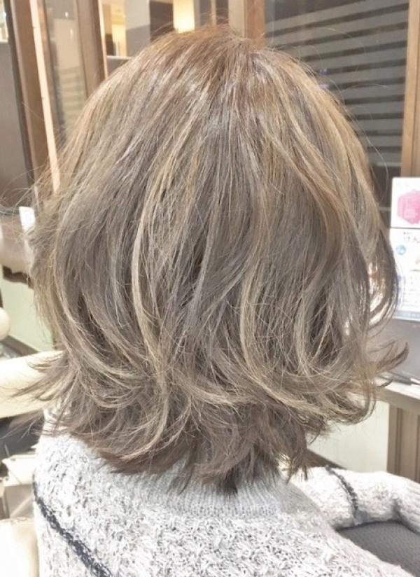 グレージュ外ハネボブ