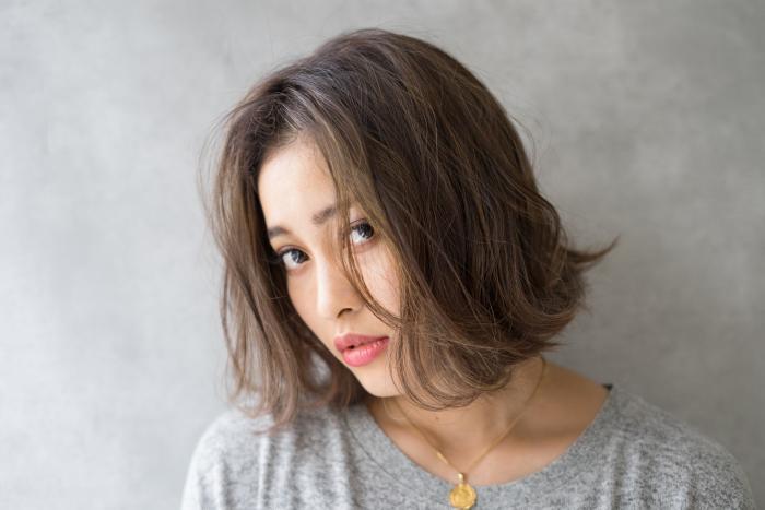 外国人風センター分けボブ