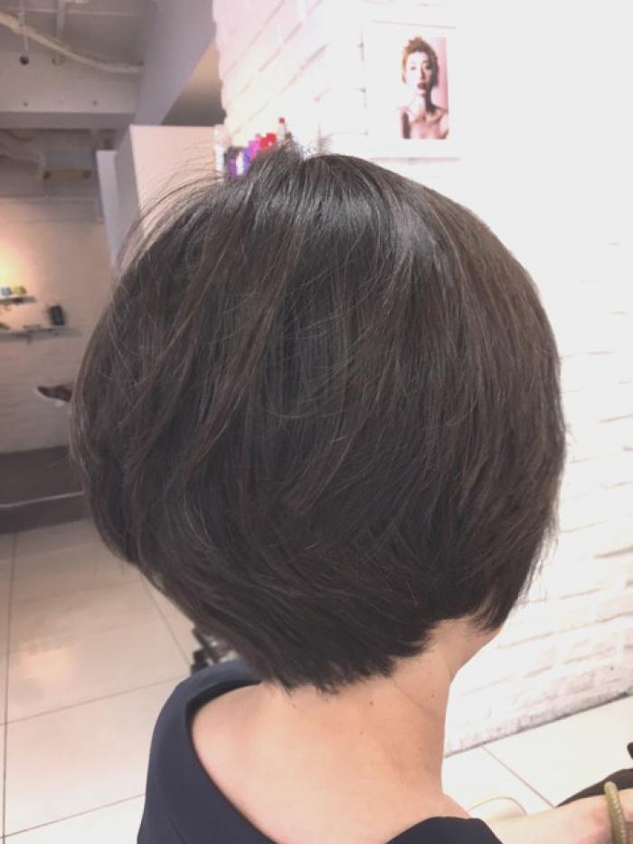 バック軽めのショートボブ