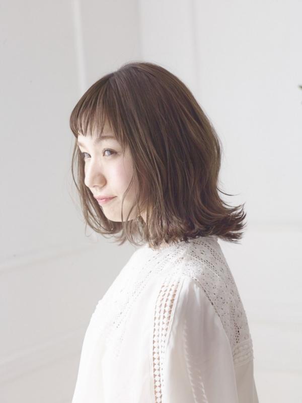 グレージュカラーでつくる外ハネボブ｜サブ写真②