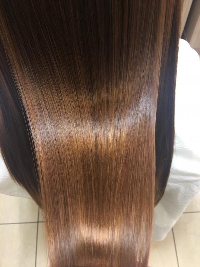 パサツキ、広がり、うねりに悩む時期！！艶艶ヘアーになる方法（縮毛矯正）