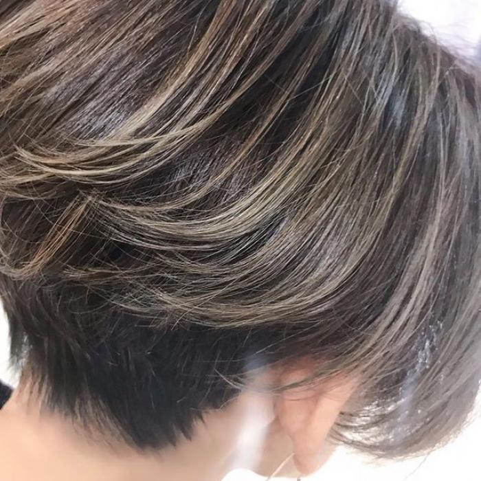 イルミナカラーは若い子だけのものではない！白髪が気になる女性たちへ