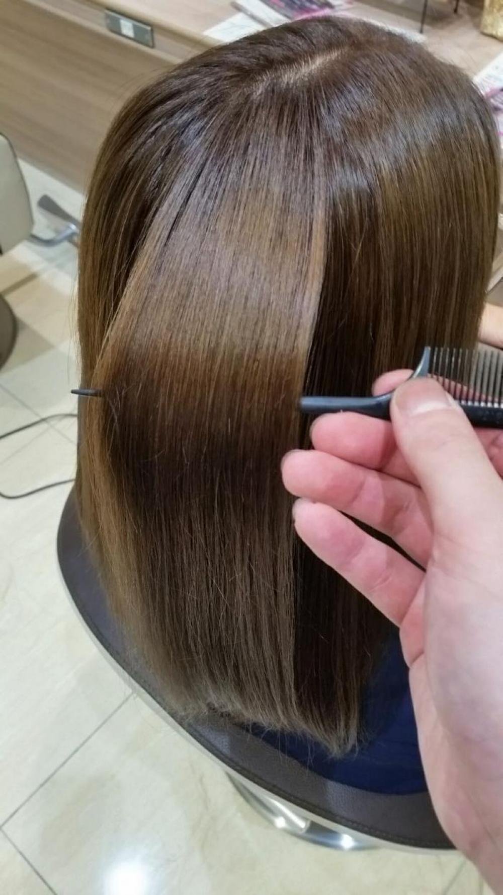 白髪も染めながら赤味を出さない！透明感と深みのあるカラーに