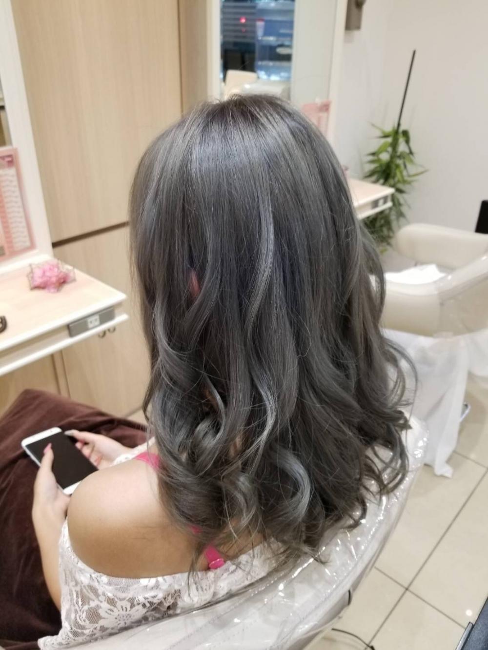 ダブルカラーでグレージュにした。