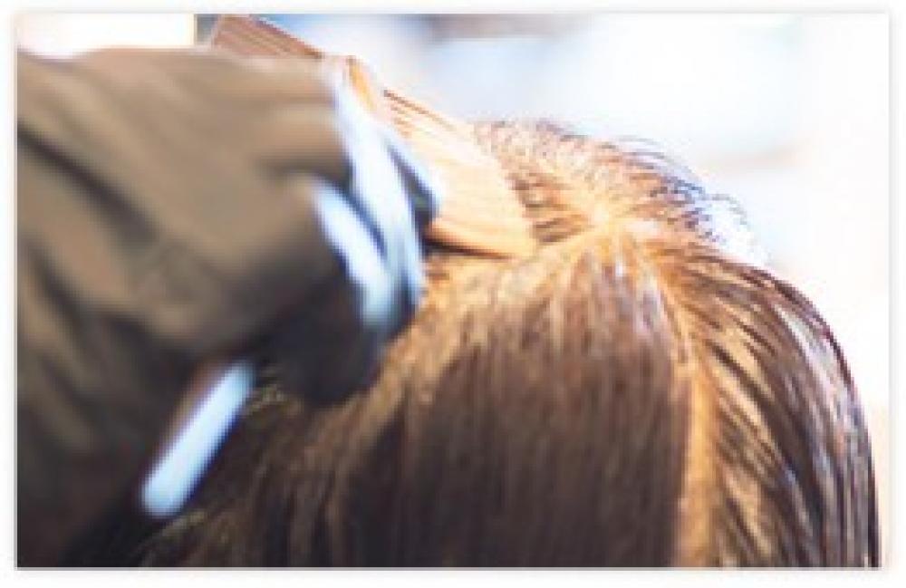 ヘアカラーやパーマをする前日はトリートメントをしない方がいい？？
