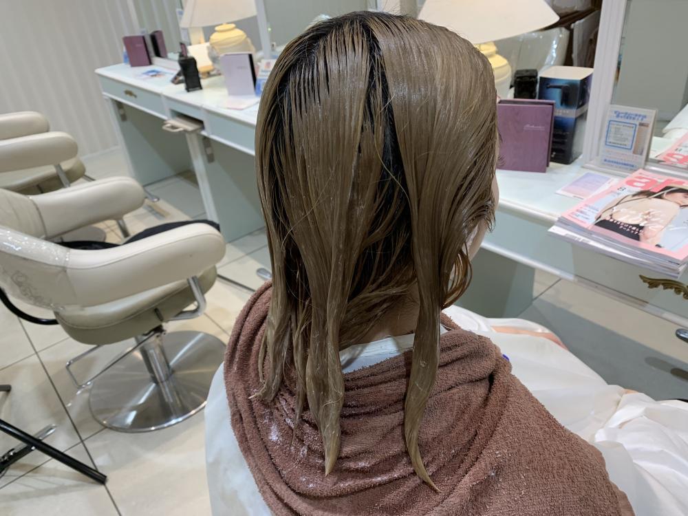 【トリートメント塗布】 お客様に合わせたトリートメントを作ります