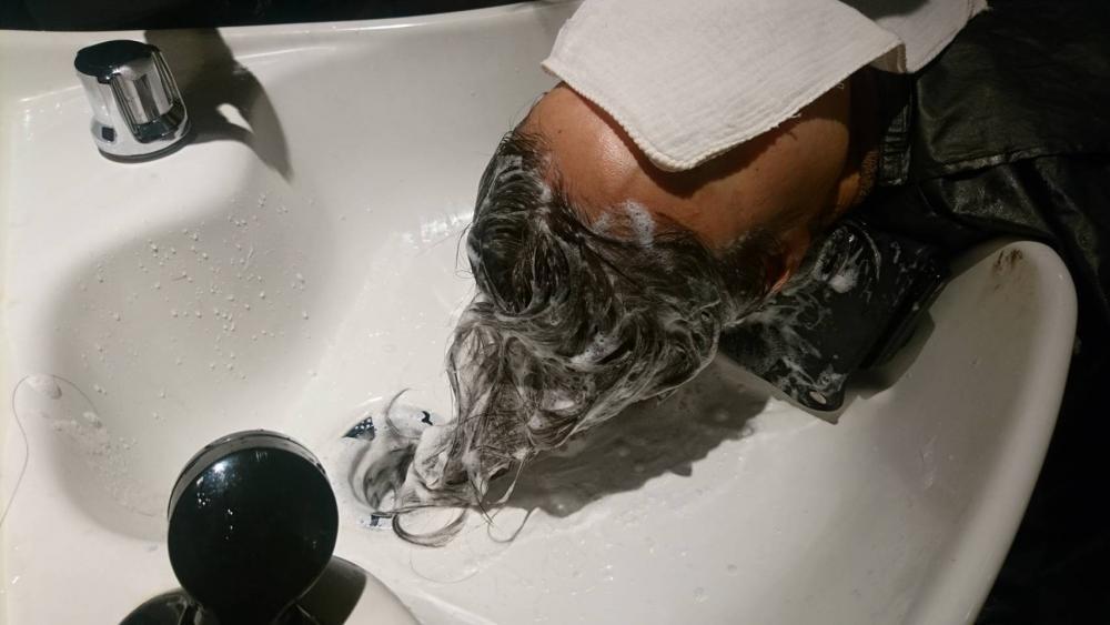 つやってどうしたら出るの？まずは髪の毛の表面を掃除しよう！