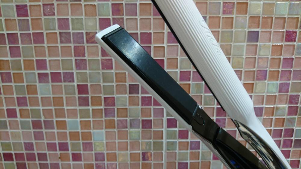 高密度炭素の力でノーテクニックで髪の内側からうねりを整える