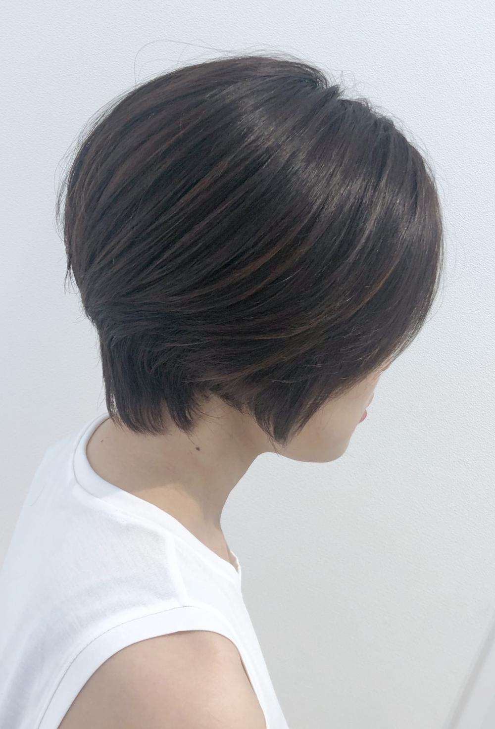 頭の形が良く見えるようにする