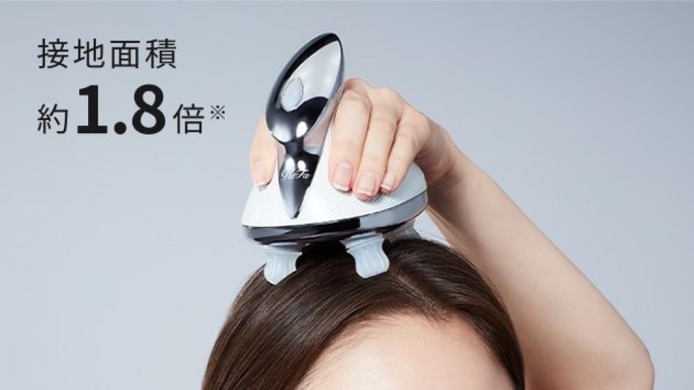 頭皮を力強くより深くまでつまみ上げる。 ニーディングボール