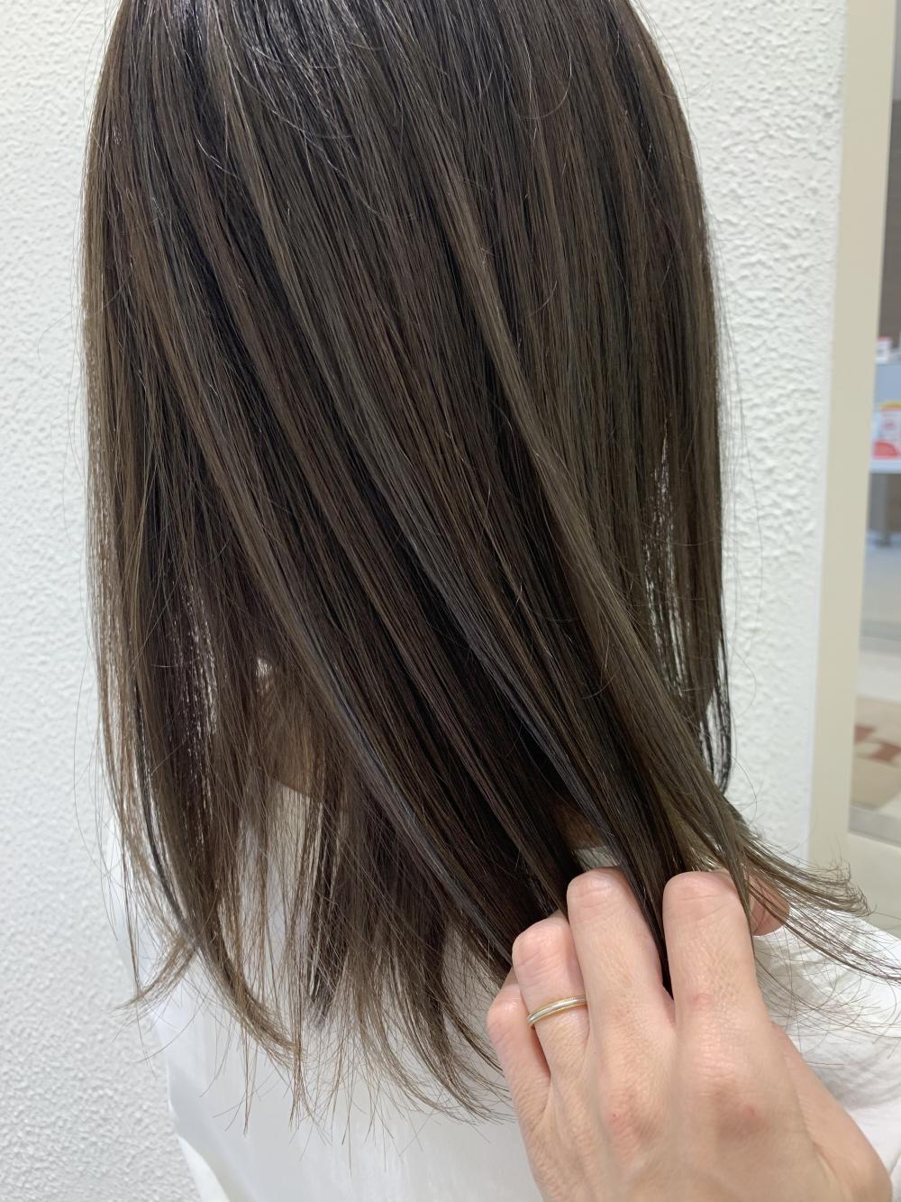 ナチュラルな艶感やおさまりを求めるならストレートパーマ