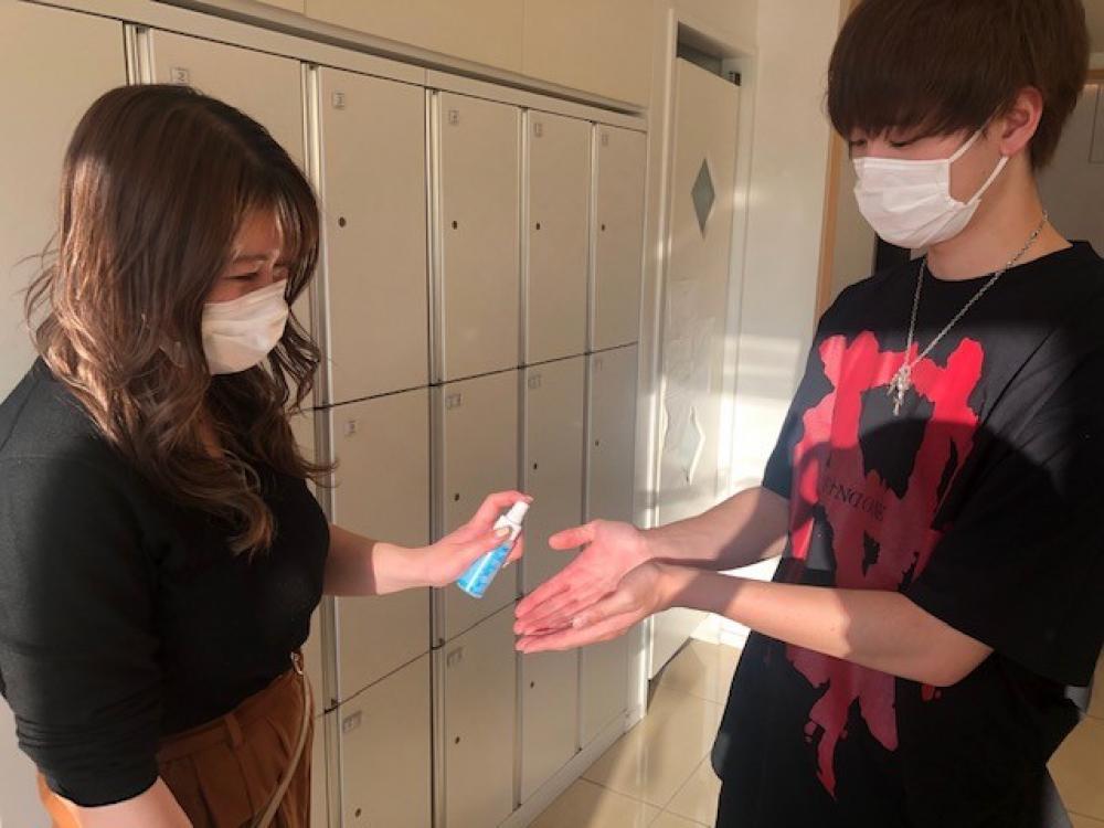 お客様への消毒スプレーでの手指消毒のご協力