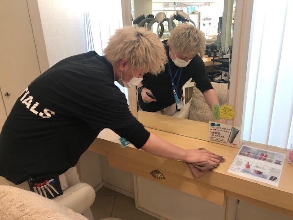 プレベント【次亜塩素酸精製水】でのお席の消毒