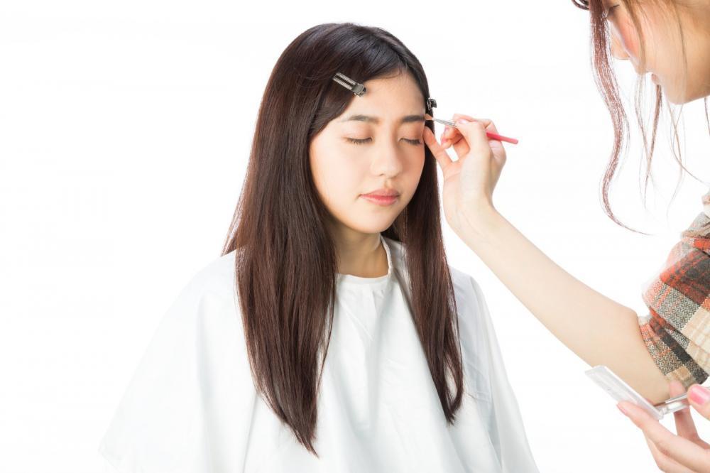 眉毛を整えるペースは？