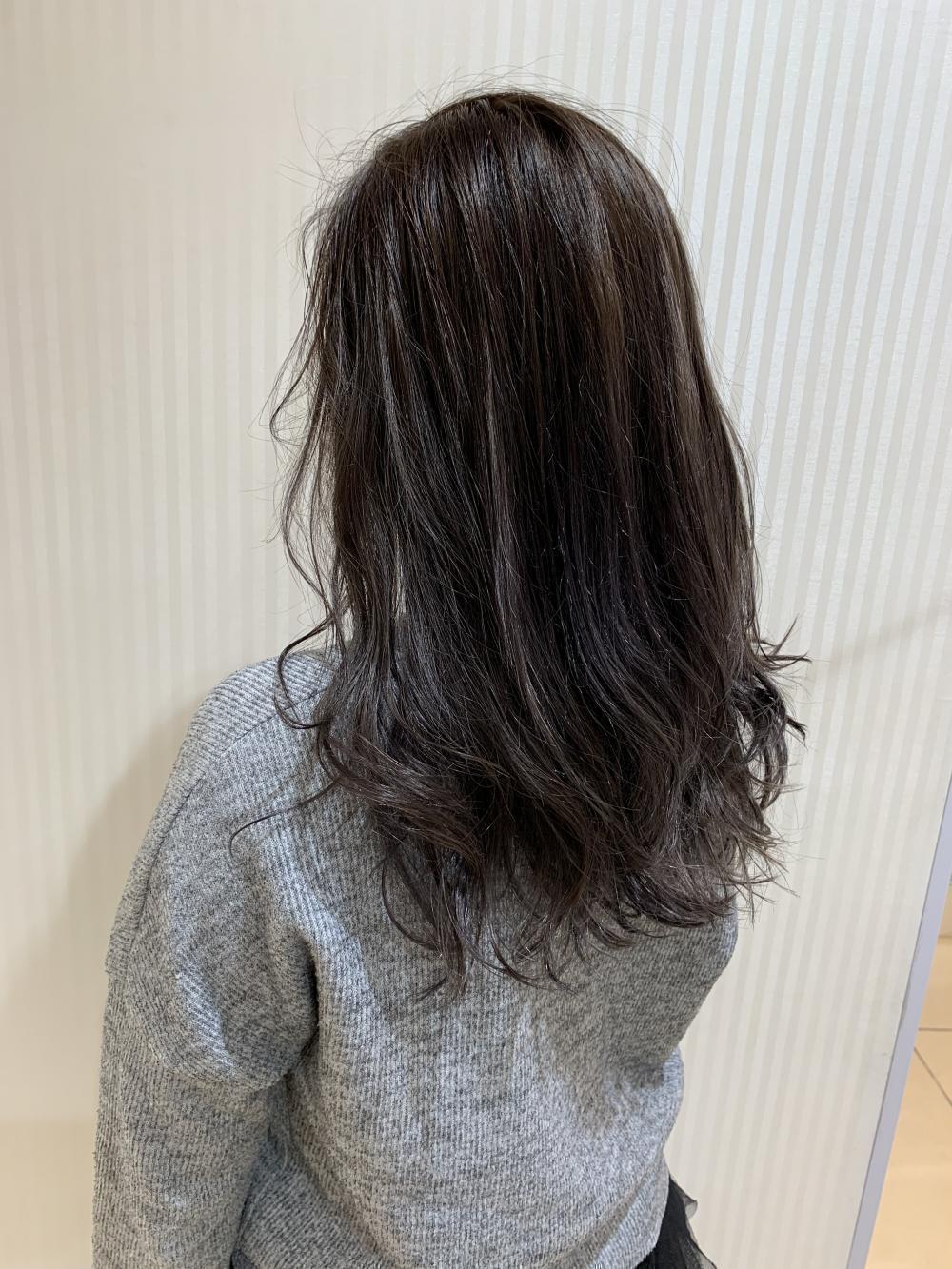 さりげなくハイライトで艶重視