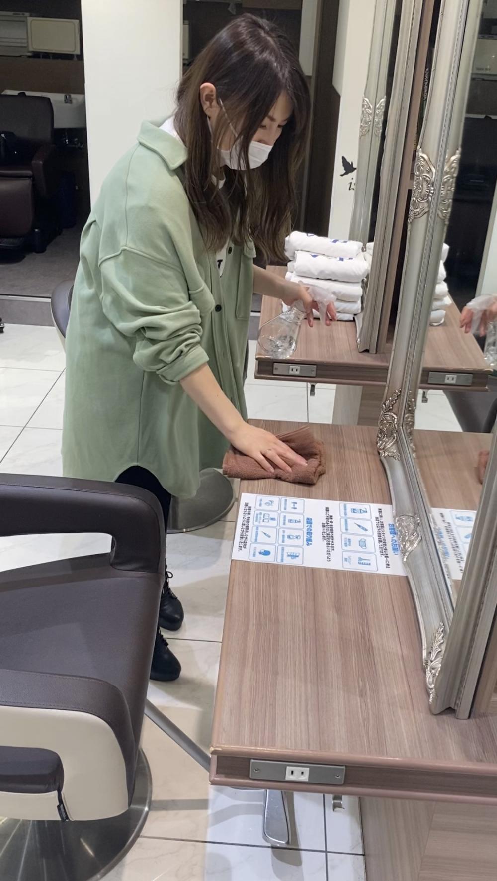 お席、シャンプー台ご利用直後の消毒