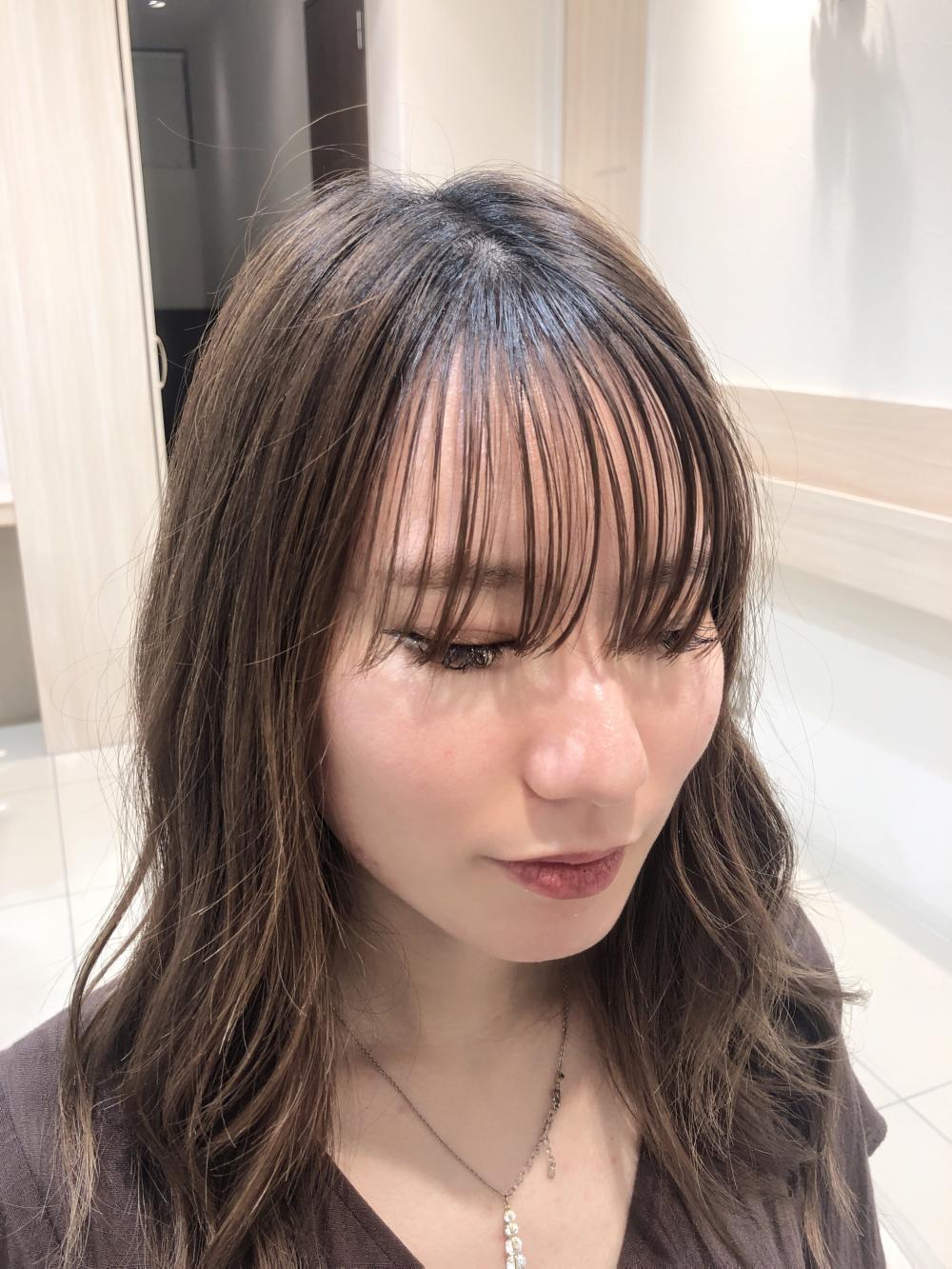 こちらの長さの前髪をかき上げていきます！