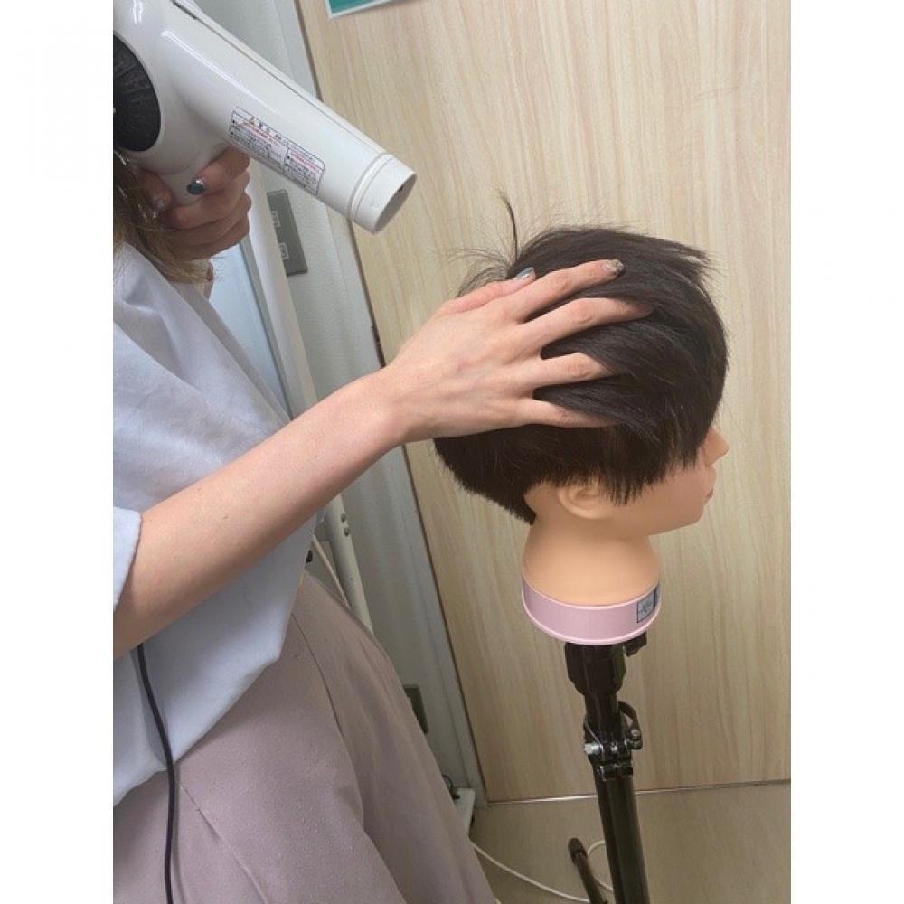 ①毛先ではなく、頭皮を乾かすイメージ