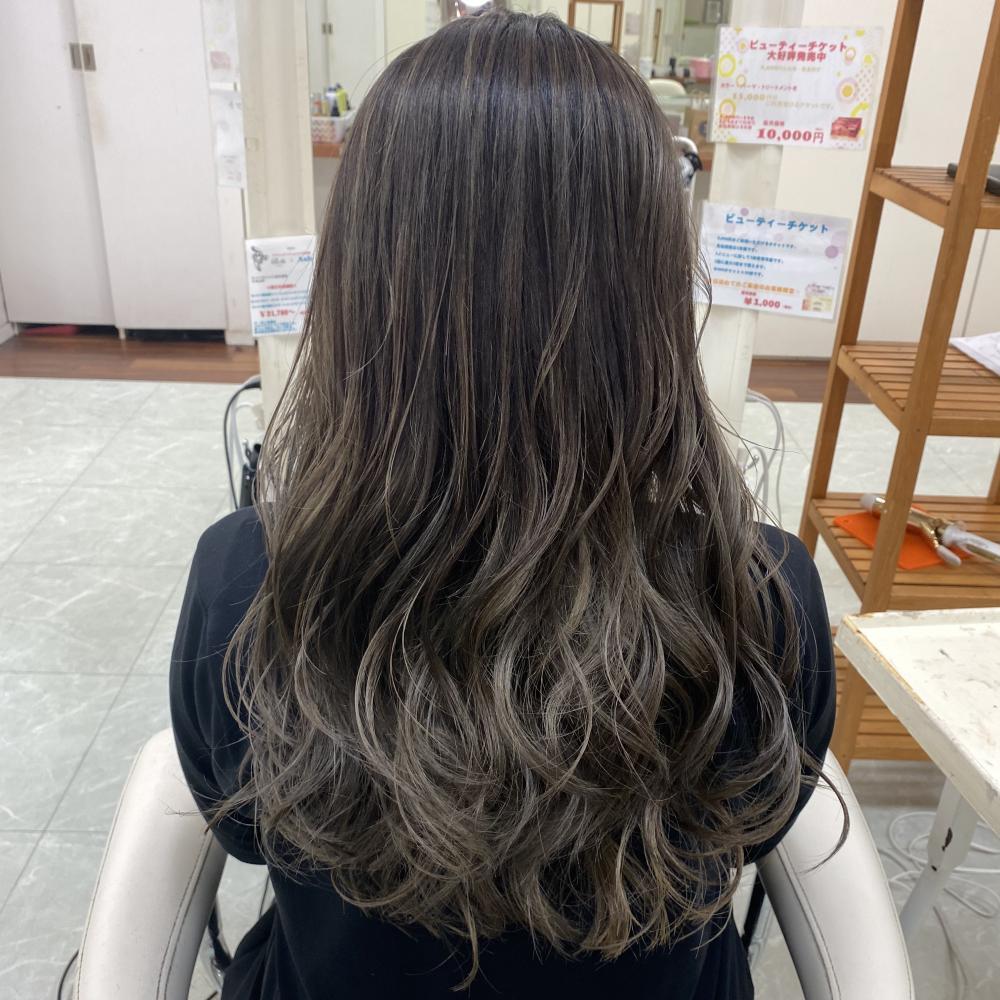 ブリーチを使ったデザインカラーに