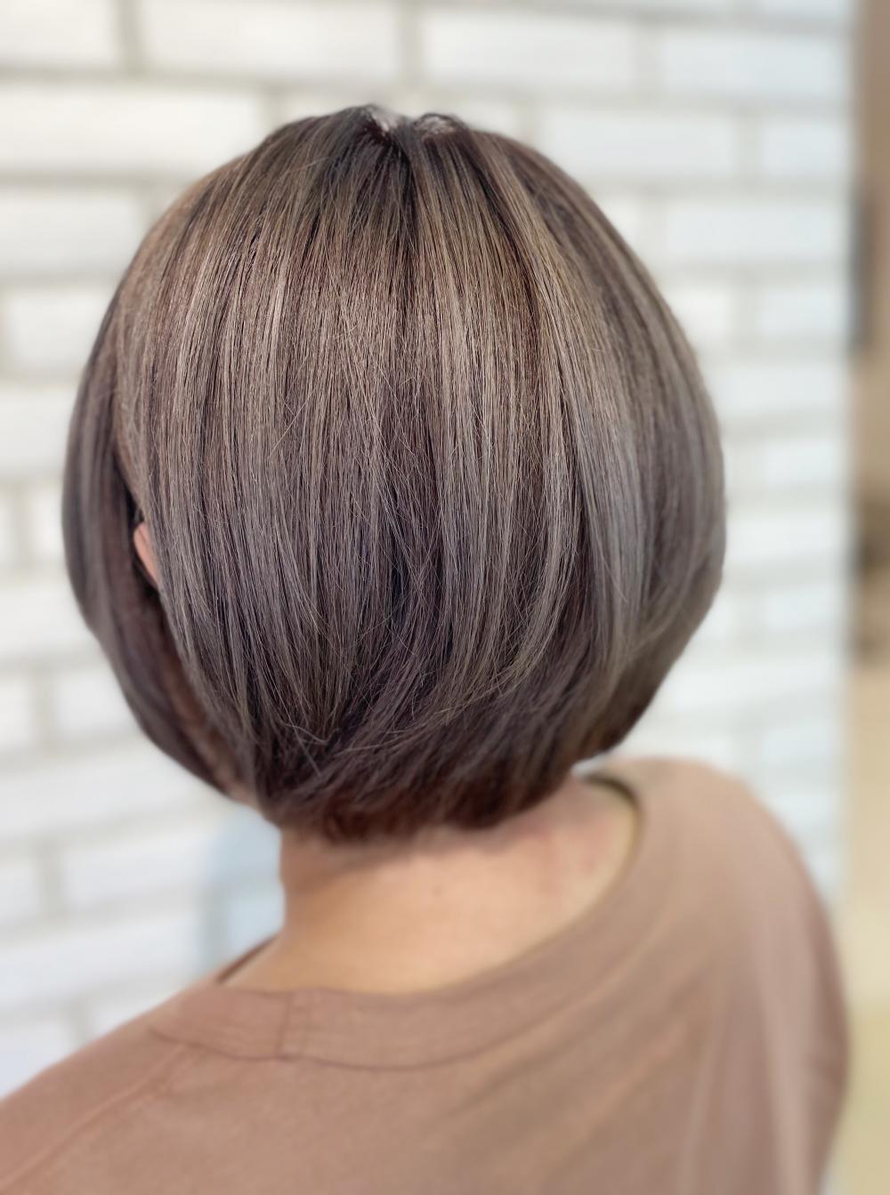 ①スモーキーベーシュ