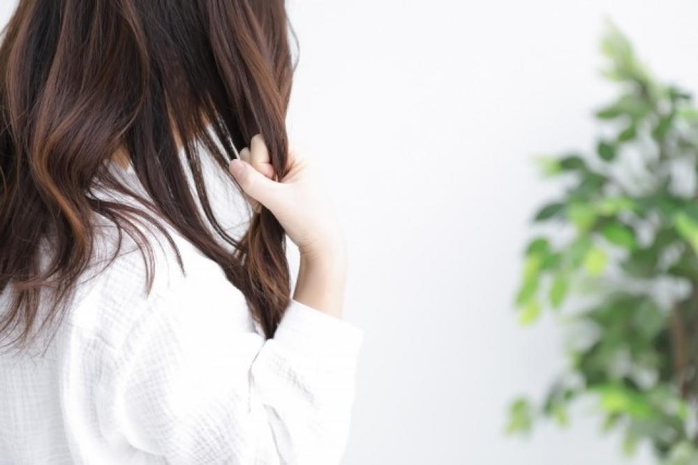 なぜ冬は髪の毛が乾燥するの？