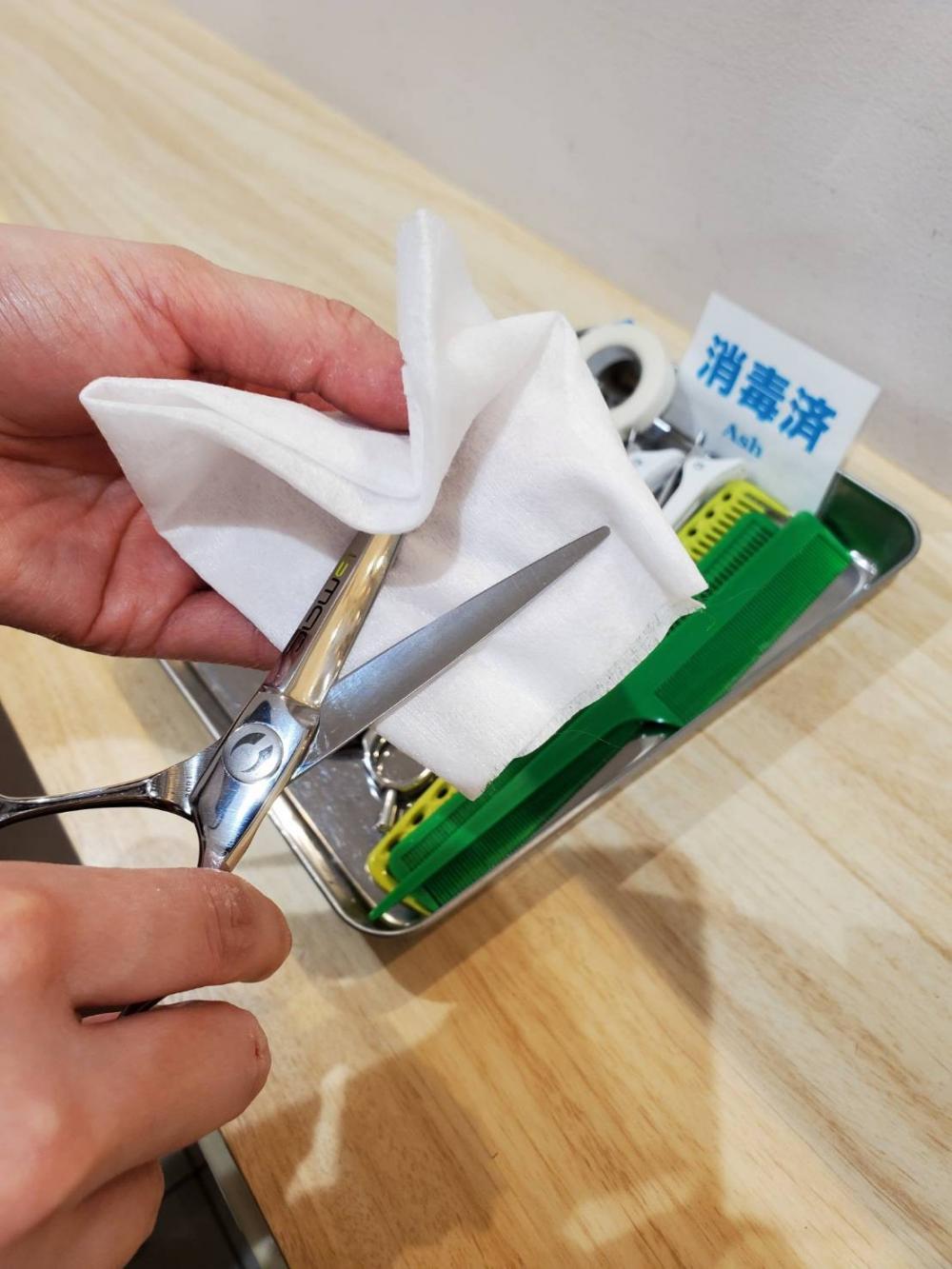 使用する器具、用品の消毒の徹底。