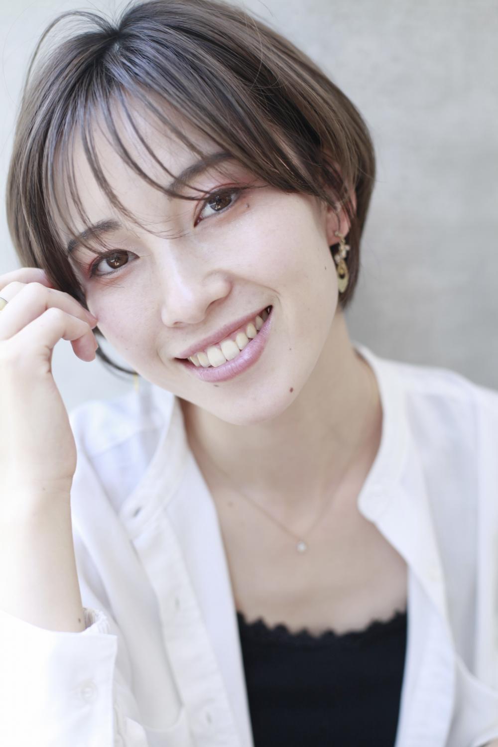 明るく、活発に見える