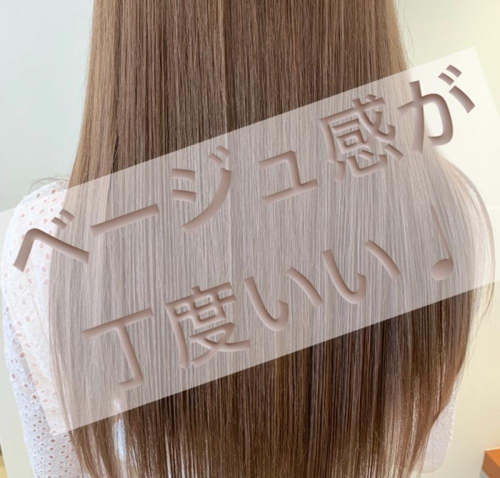ベージュ感が丁度いい秋感を出します。