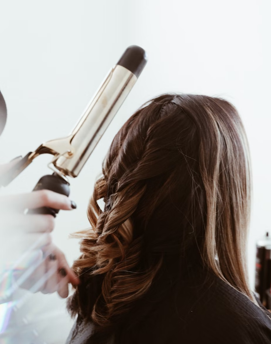 ドライヤーやヘアアイロンの熱