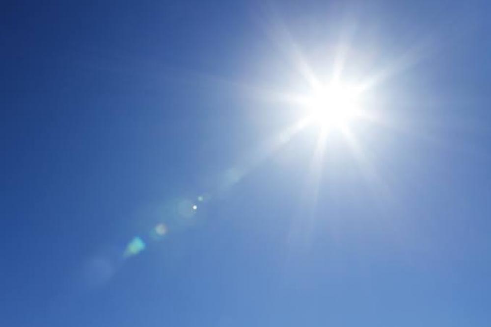 夏に髪が傷む原因は？
