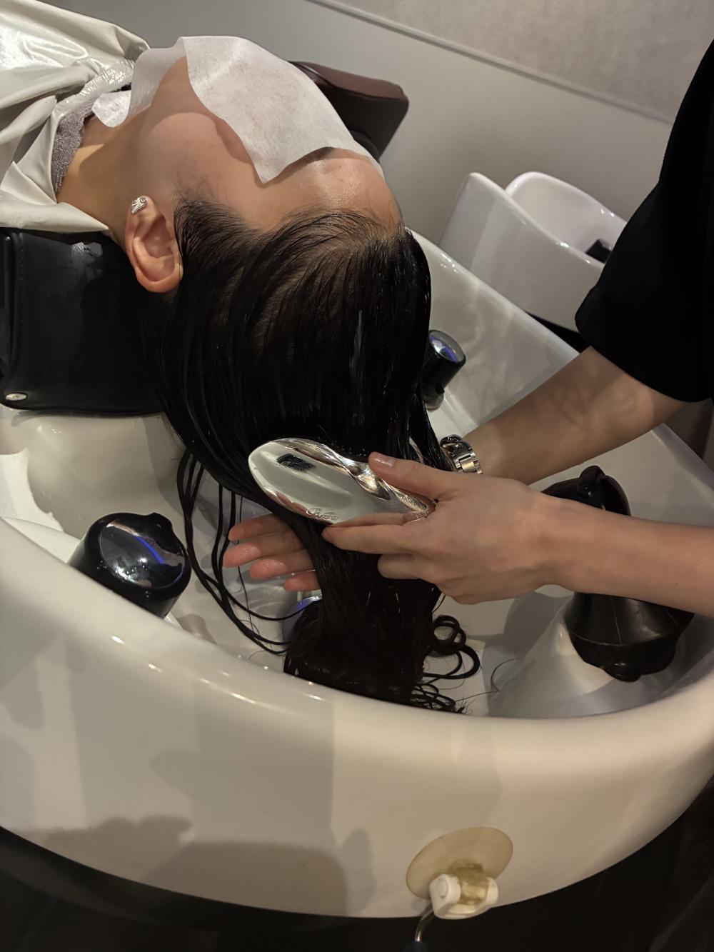 ③目の粗いコームやブラシを使いましょう！
