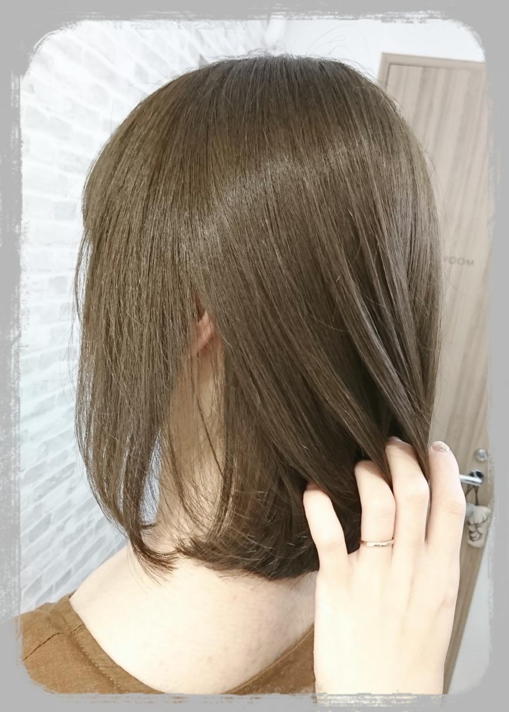 【ベージュ寄りのラテグレージュ】