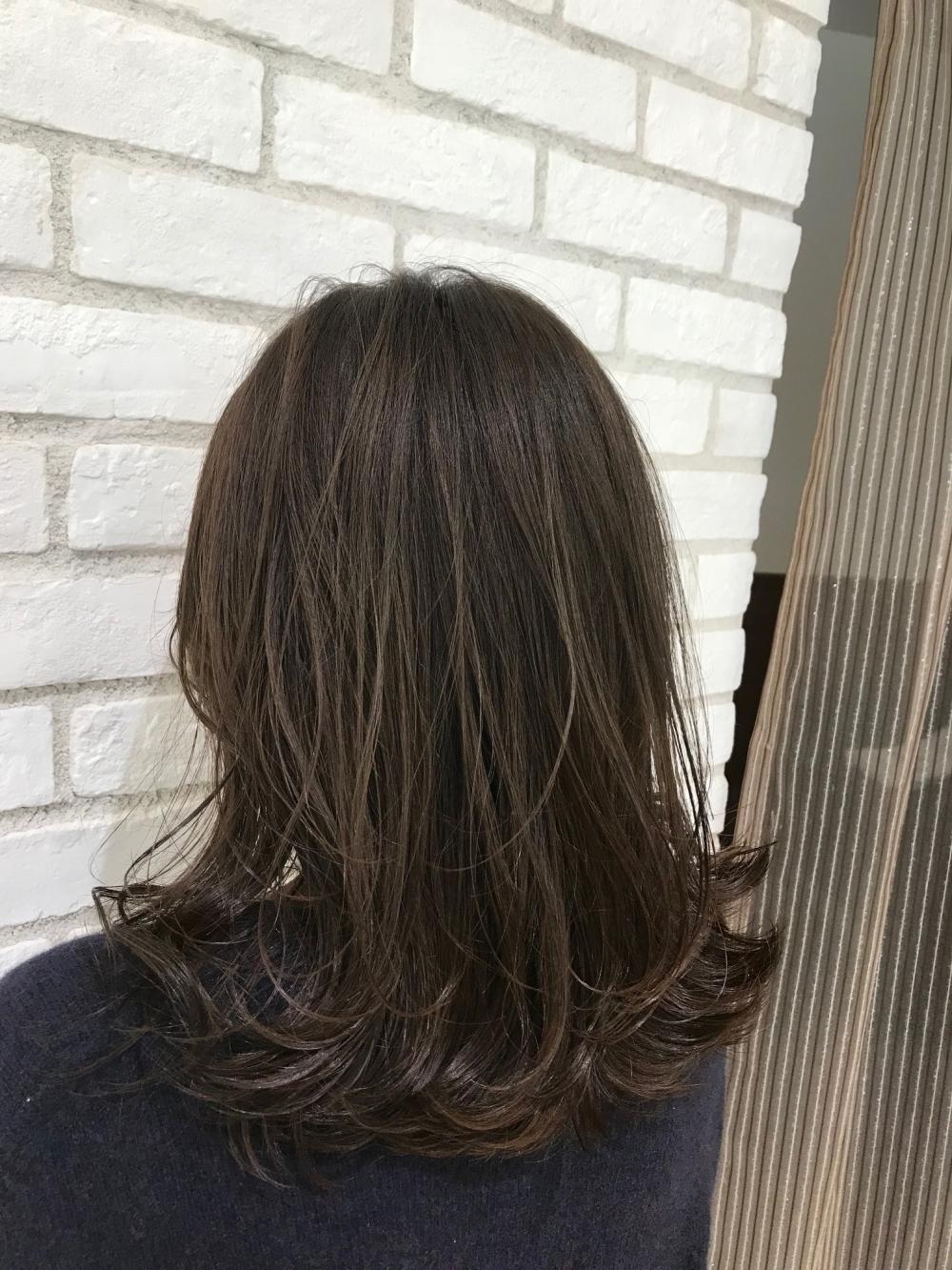 《アディクシーカラーでアッシュグレージュに！》ブリーチ無しで赤味をかき消す！