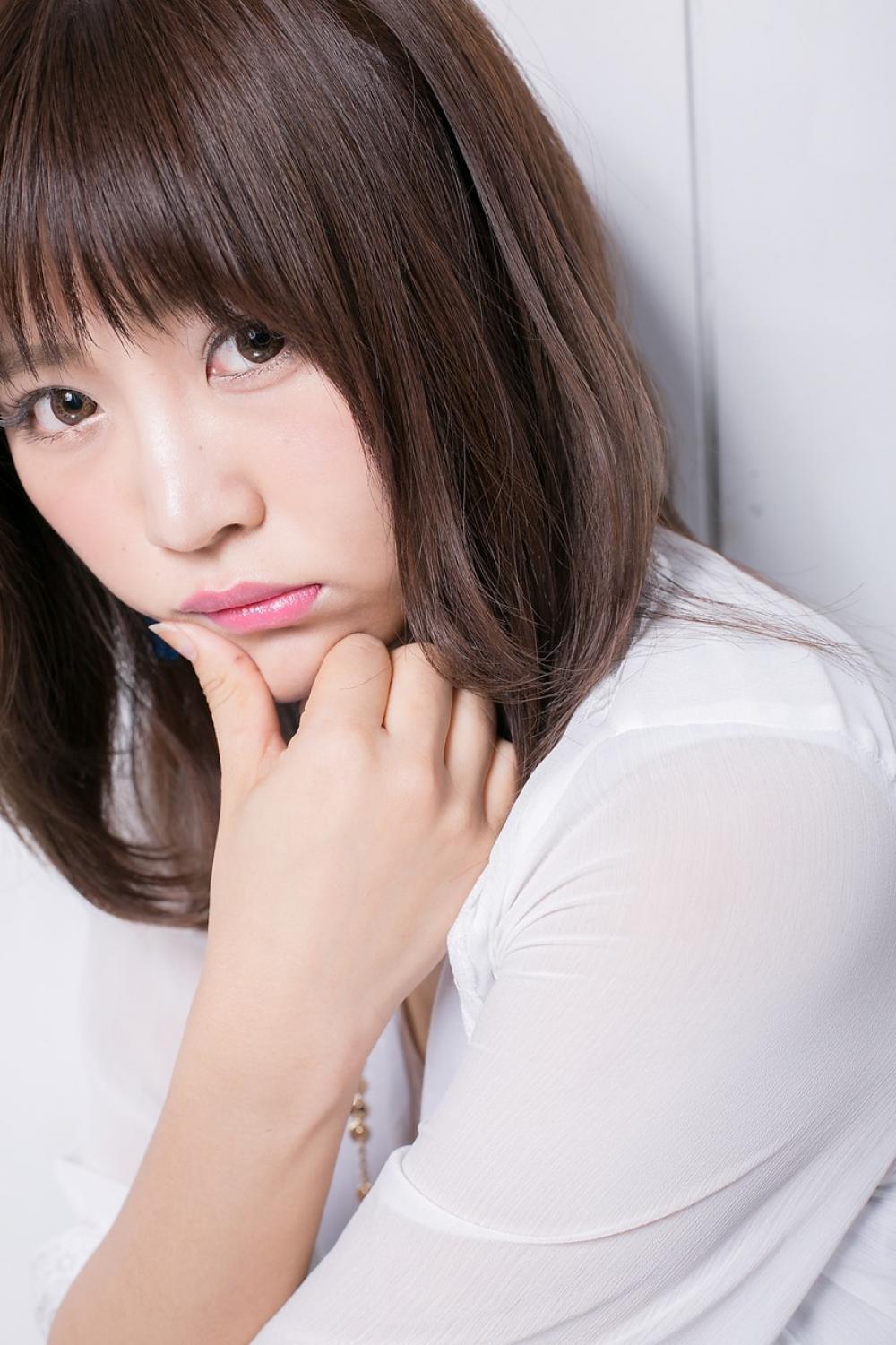 〔軽めの艶髪ストレート〕