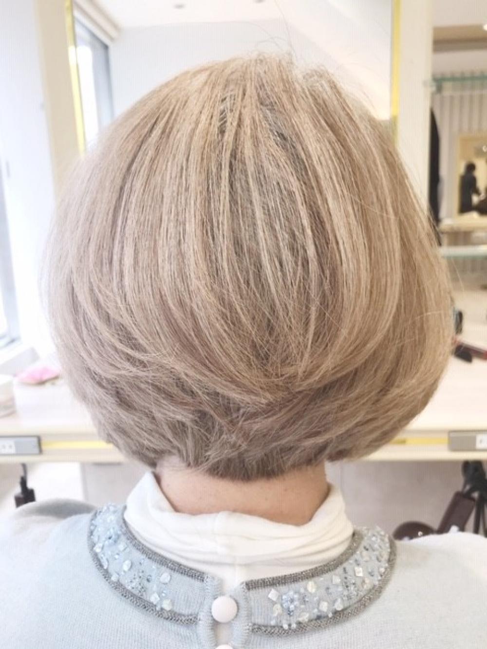 グレイヘアで品のあるボブ｜サブ写真②