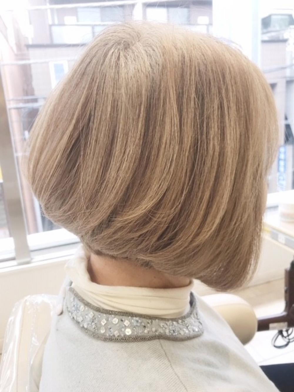 グレイヘアで品のあるボブ｜サブ写真③