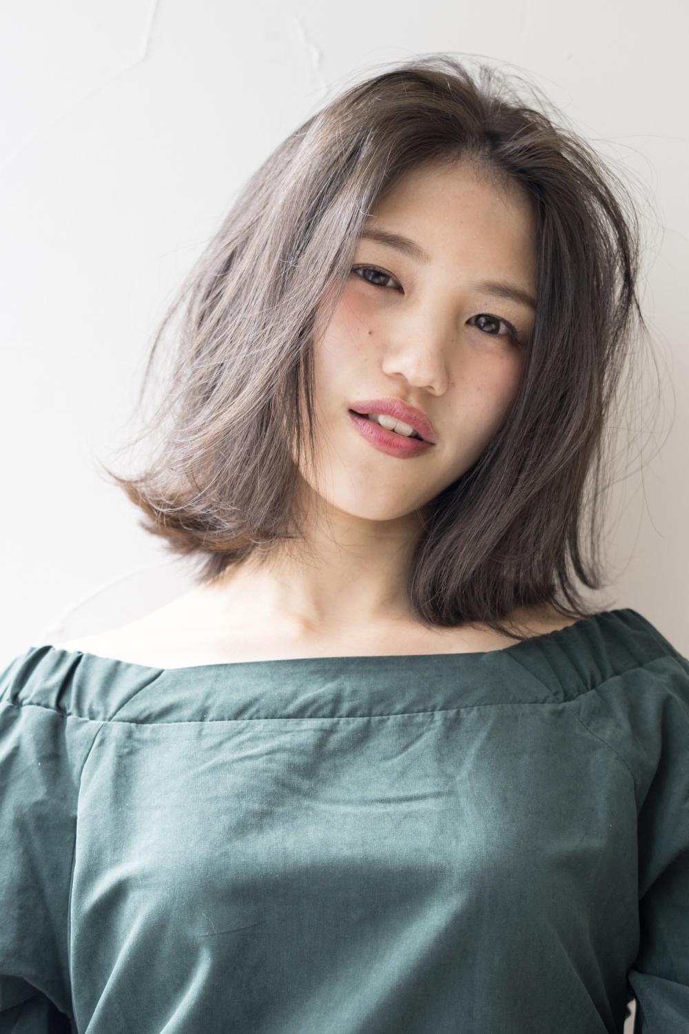 センターパートのニュアンス外ハネボブ