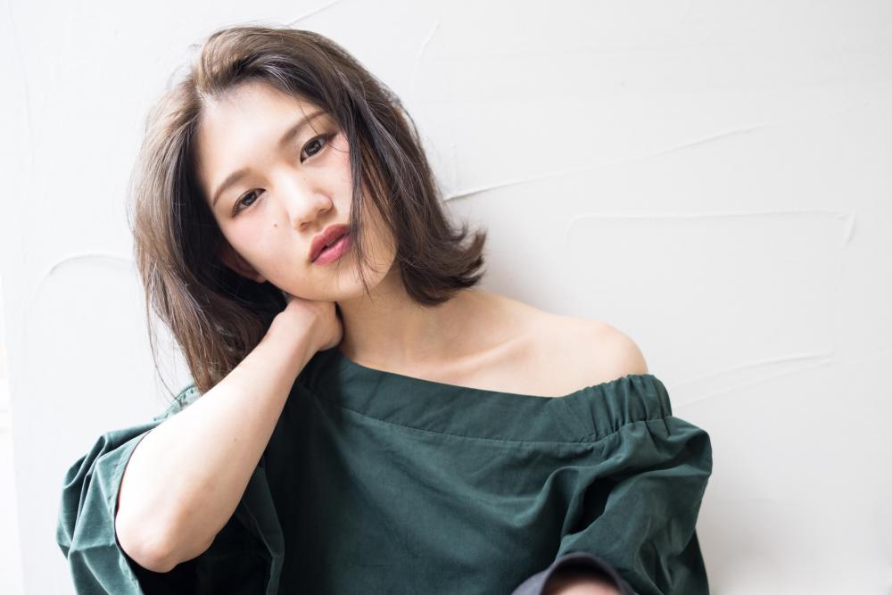 センターパートのニュアンス外ハネボブ｜サブ写真②