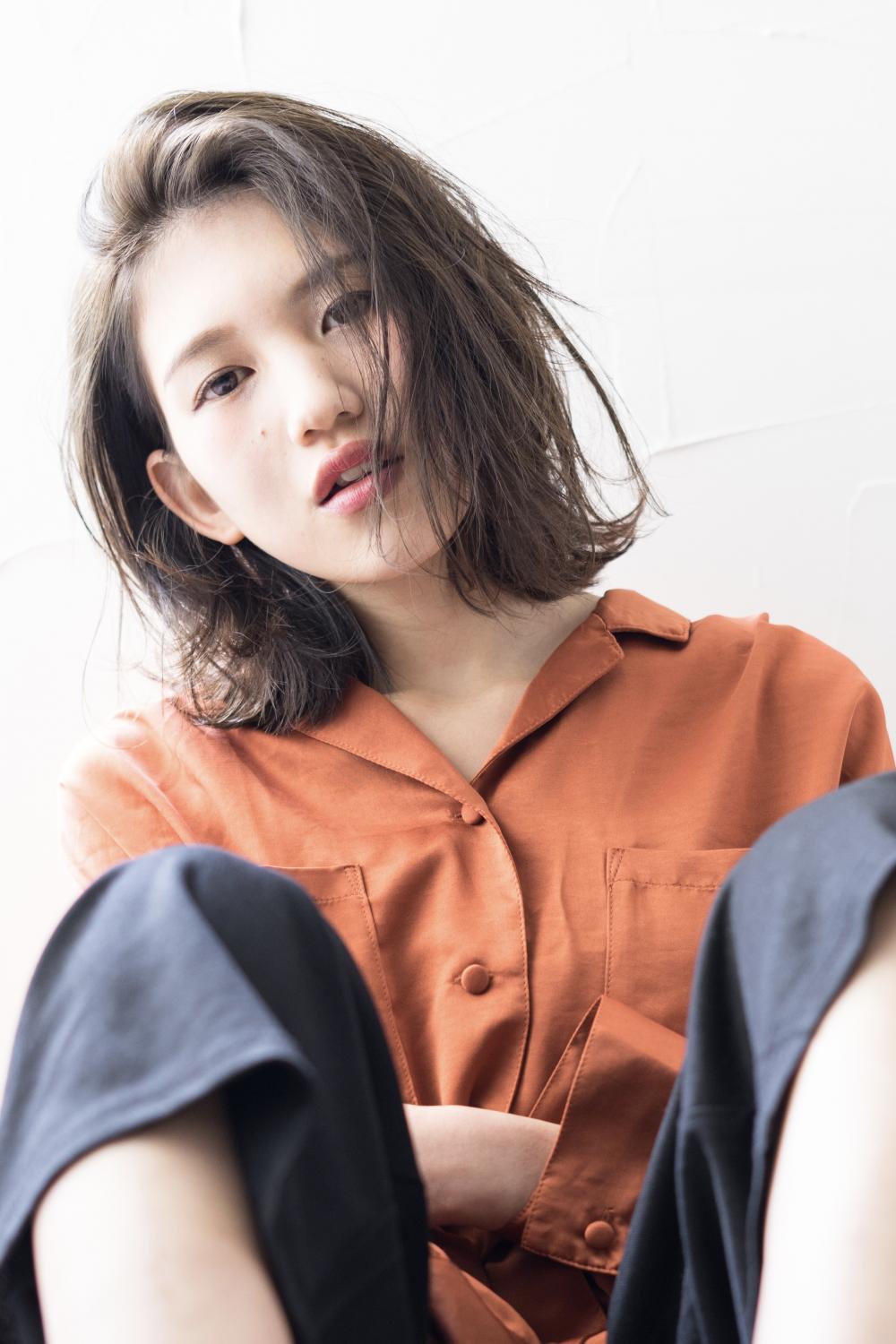 かきあげバングのニュアンス外ハネロブ｜サブ写真②