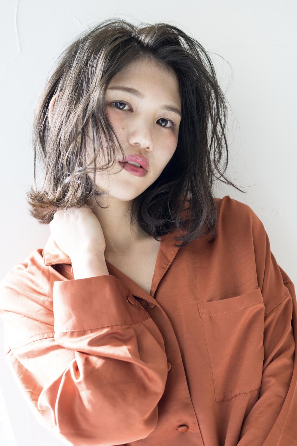 かきあげバングのニュアンス外ハネロブ｜サブ写真③