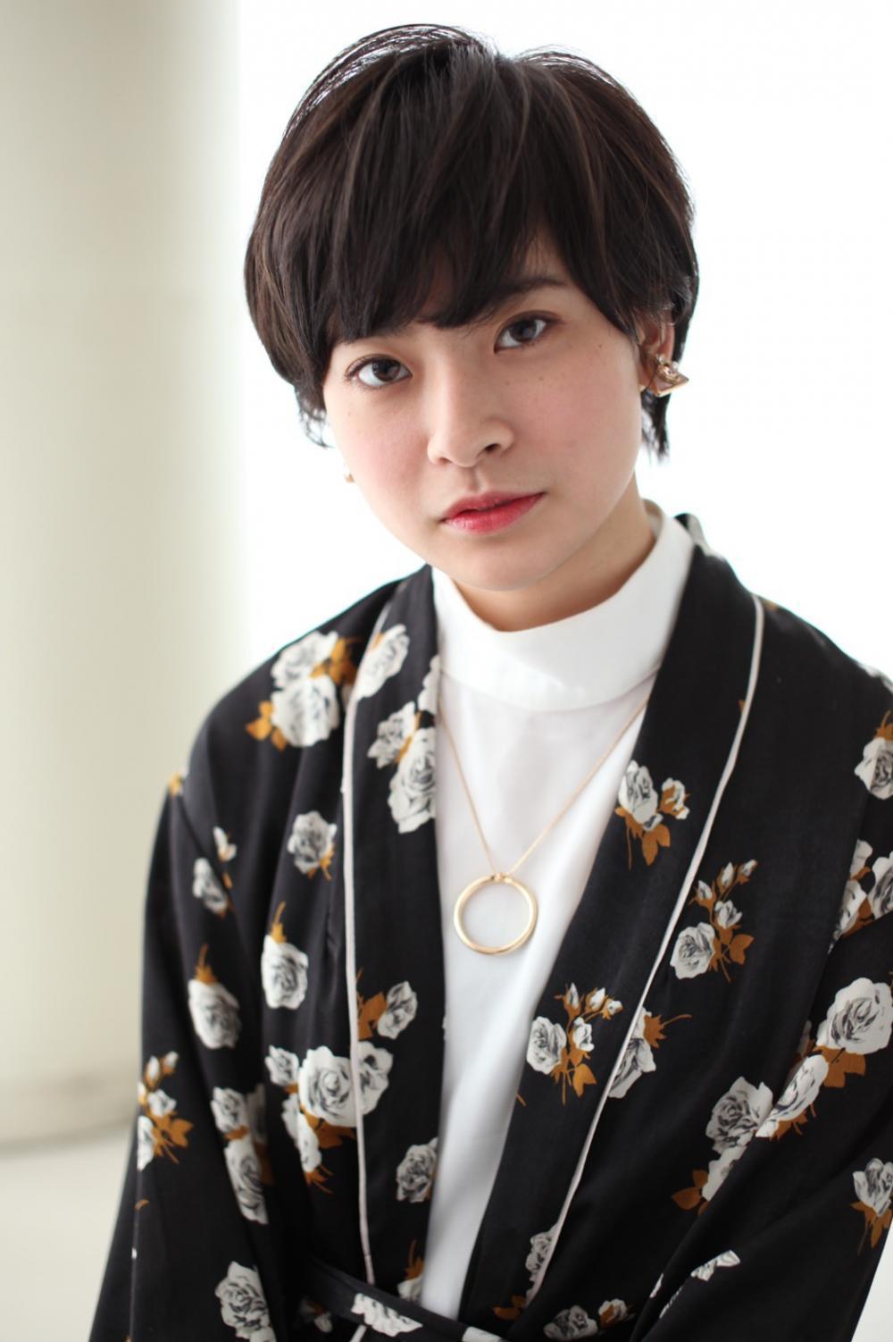 横顔美人ショート